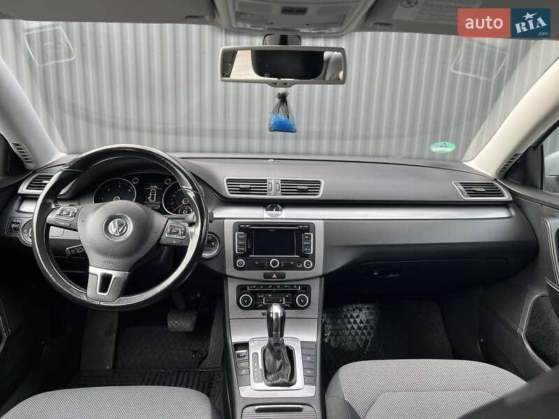 Универсал Volkswagen Passat 2011 в Дрогобыче