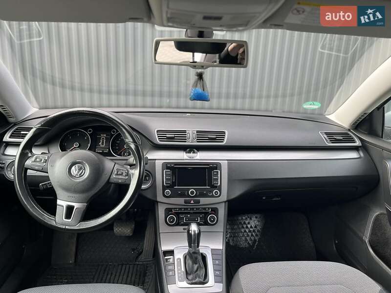 Универсал Volkswagen Passat 2011 в Дрогобыче