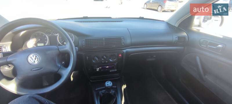 Седан Volkswagen Passat 2002 в Киеве