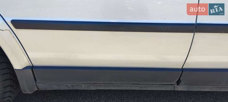 Седан Volkswagen Passat 2002 в Киеве