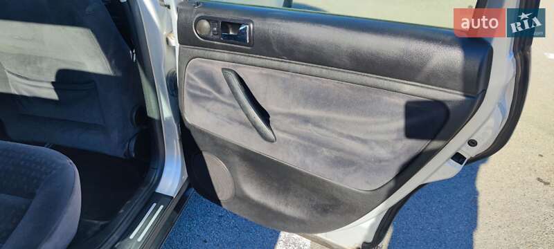 Седан Volkswagen Passat 2002 в Киеве