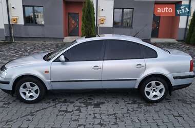 Седан Volkswagen Passat 1998 в Луцке