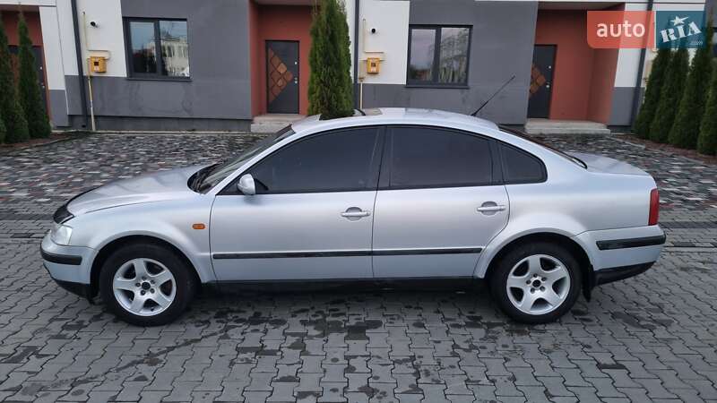 Седан Volkswagen Passat 1998 в 
