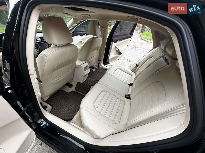 Седан Volkswagen Passat 2011 в Киеве