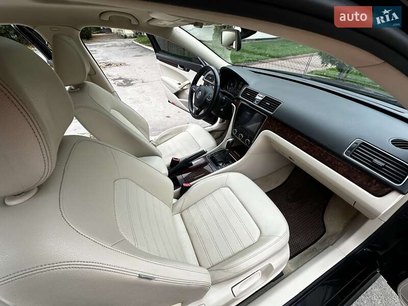 Седан Volkswagen Passat 2011 в Киеве