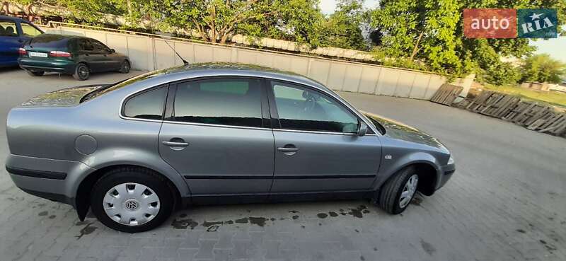 Седан Volkswagen Passat 2002 в Житомире