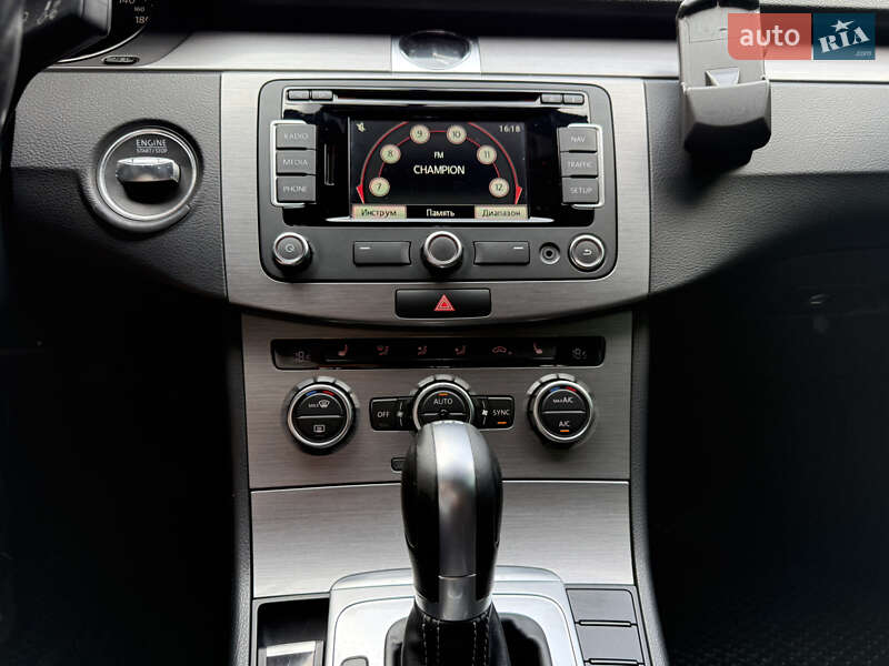Универсал Volkswagen Passat 2014 в Киеве