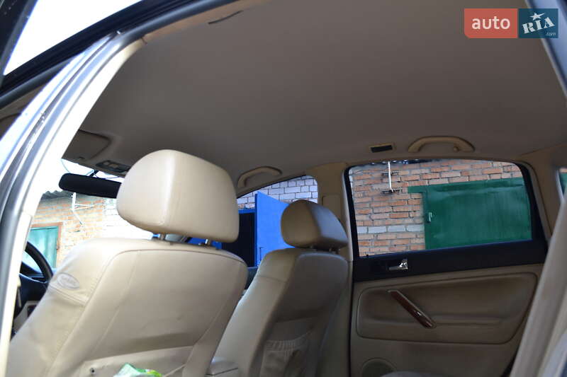 Седан Volkswagen Passat 2000 в Чутове