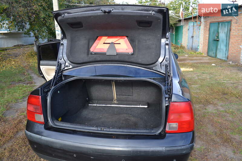 Седан Volkswagen Passat 2000 в Чутове