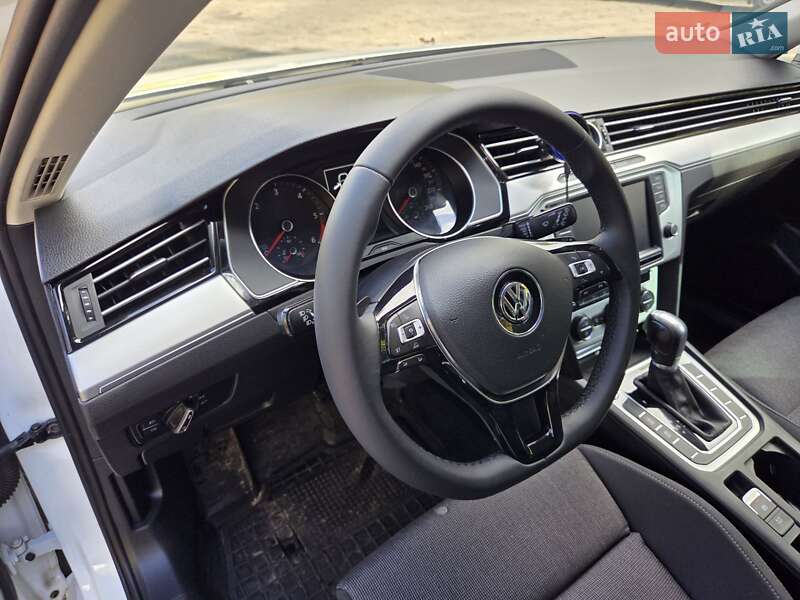 Универсал Volkswagen Passat 2016 в Буче