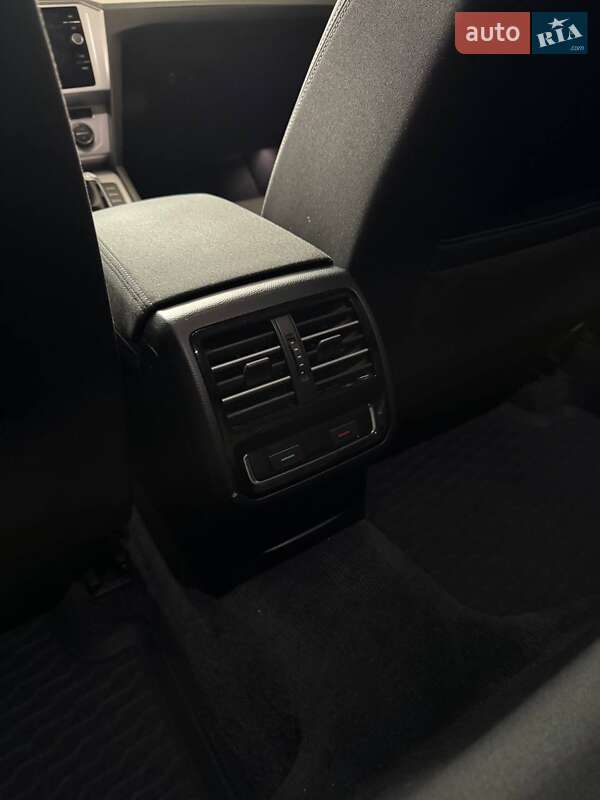 Универсал Volkswagen Passat 2018 в Киеве