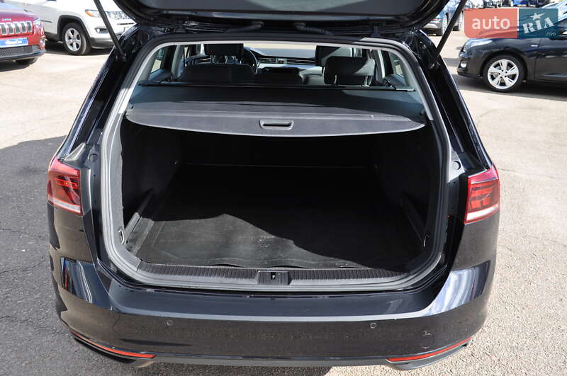 Универсал Volkswagen Passat 2022 в Киеве