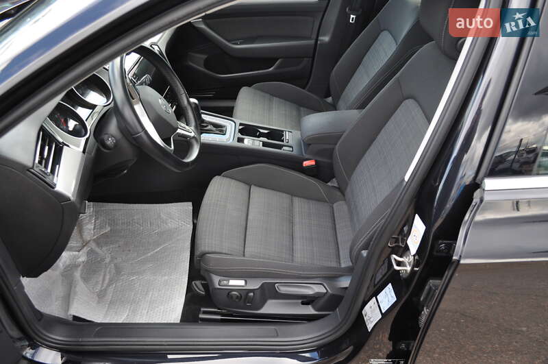 Универсал Volkswagen Passat 2022 в Киеве