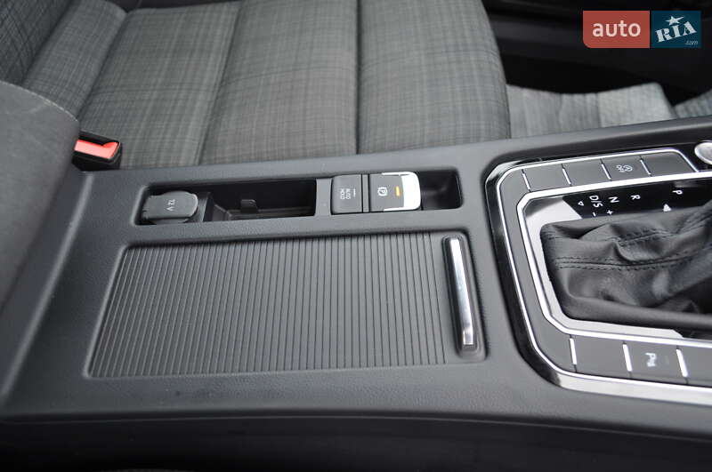 Универсал Volkswagen Passat 2022 в Киеве