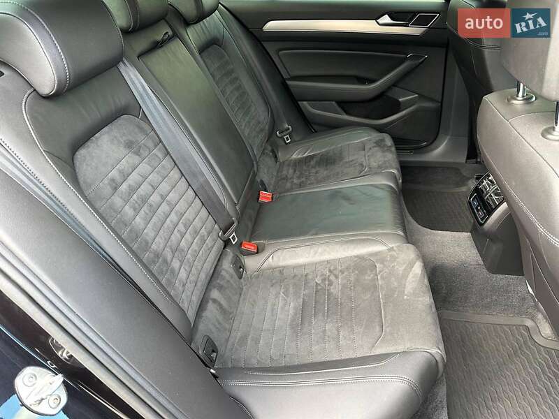 Седан Volkswagen Passat 2017 в Одессе
