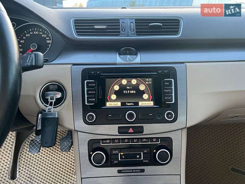 Універсал Volkswagen Passat 2011 в Львові фото 27 Універсал Volkswagen Passat 2011 в Львові