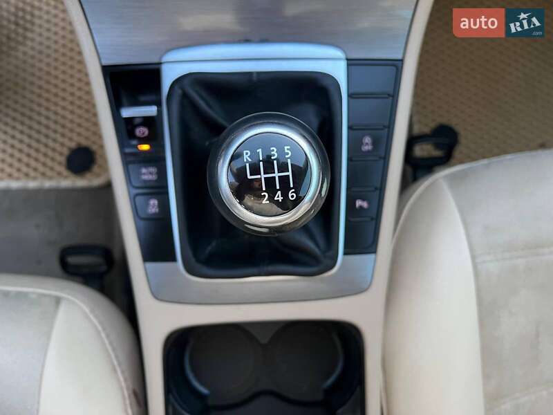 Універсал Volkswagen Passat 2011 в Львові фото 32 Універсал Volkswagen Passat 2011 в Львові