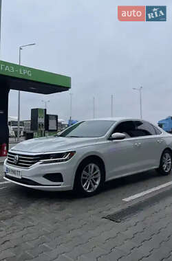 Седан Volkswagen Passat 2019 в Черновцах