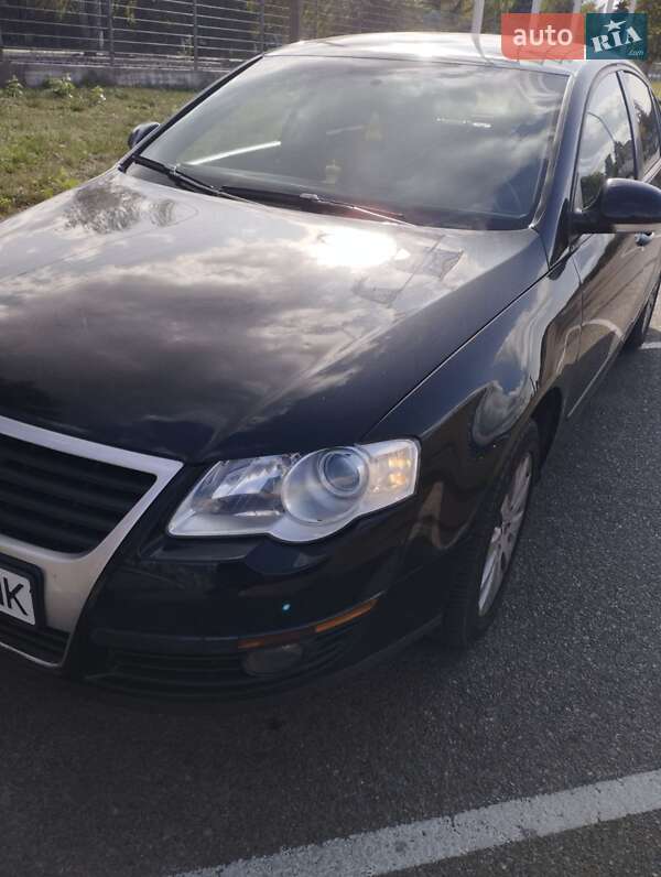 Седан Volkswagen Passat 2010 в Житомире