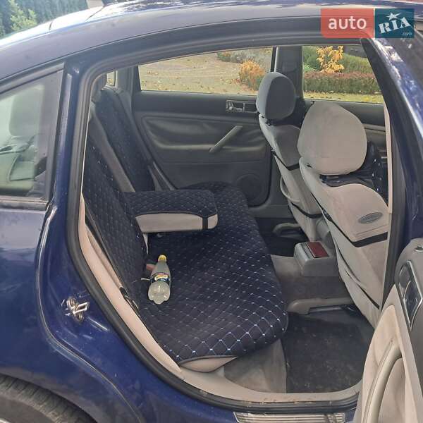 Седан Volkswagen Passat 1999 в Городке