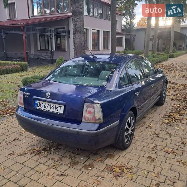 Седан Volkswagen Passat 1999 в Городке
