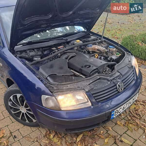 Седан Volkswagen Passat 1999 в Городке