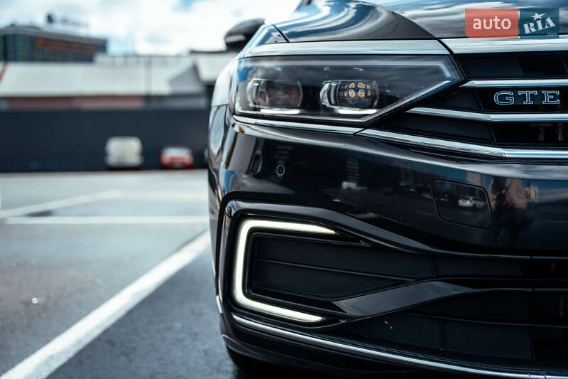 Универсал Volkswagen Passat 2021 в Киеве