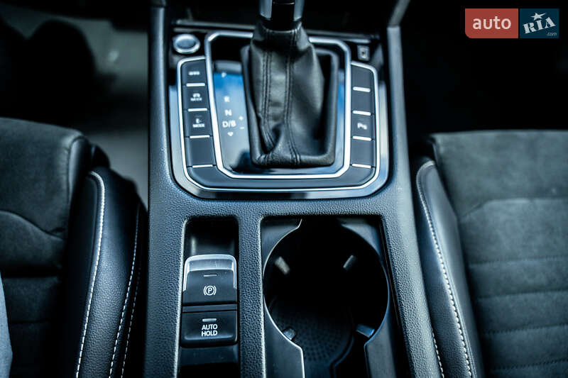 Универсал Volkswagen Passat 2021 в Киеве