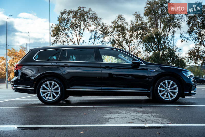 Универсал Volkswagen Passat 2021 в Киеве