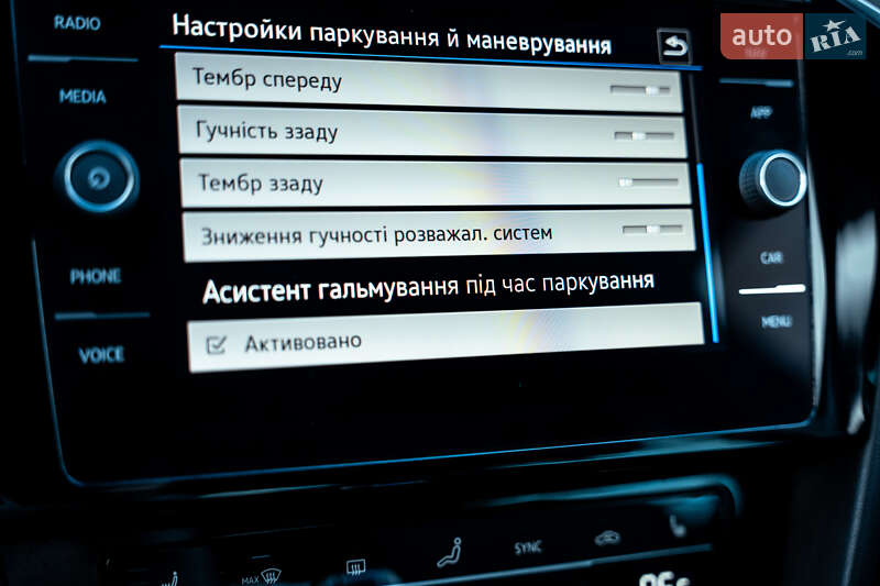 Универсал Volkswagen Passat 2021 в Киеве