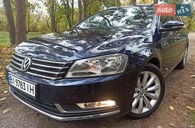 Універсал Volkswagen Passat 2012 в Гребінці