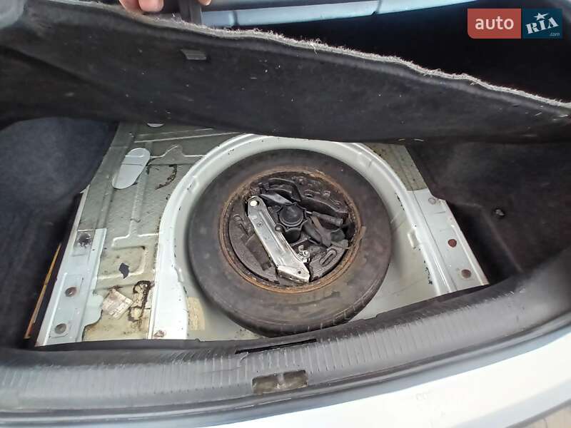 Седан Volkswagen Passat 1998 в Бродах