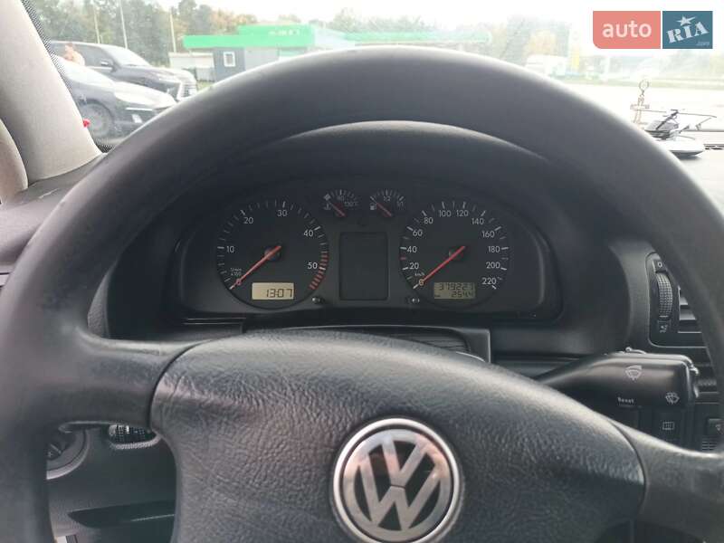 Седан Volkswagen Passat 1998 в Бродах