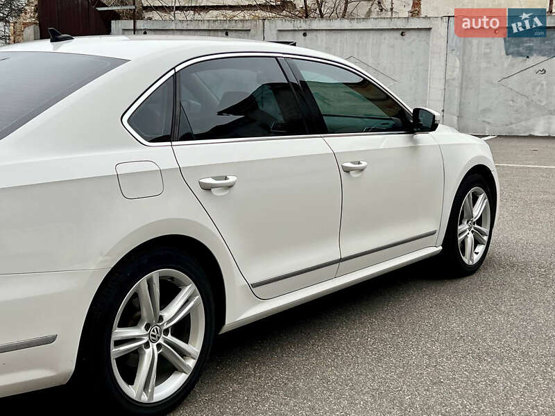 Седан Volkswagen Passat 2012 в Харькове