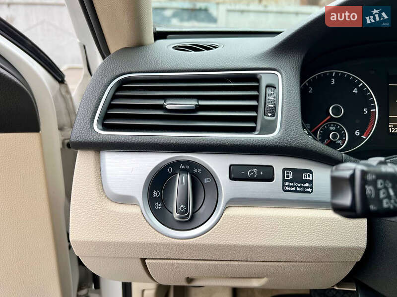 Седан Volkswagen Passat 2012 в Харькове