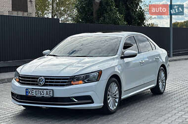 Седан Volkswagen Passat 2015 в Днепре