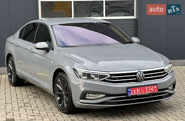 Седан Volkswagen Passat 2022 в Мукачево