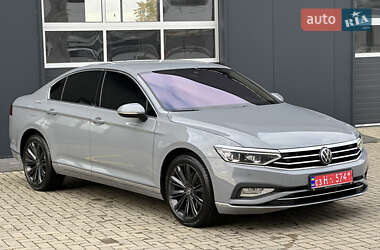 Седан Volkswagen Passat 2022 в Мукачевому