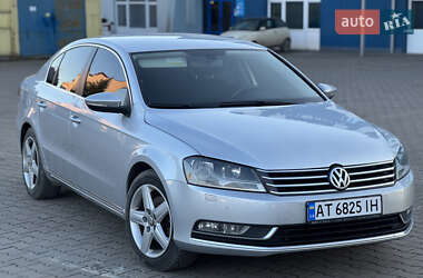 Седан Volkswagen Passat 2012 в Ивано-Франковске