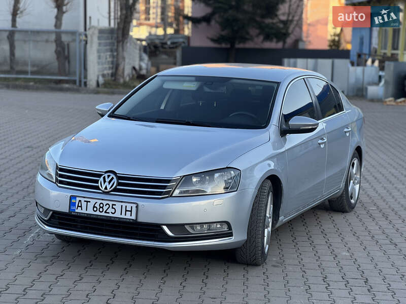 Седан Volkswagen Passat 2012 в Ивано-Франковске