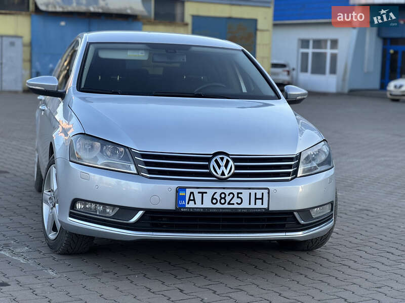 Седан Volkswagen Passat 2012 в Ивано-Франковске