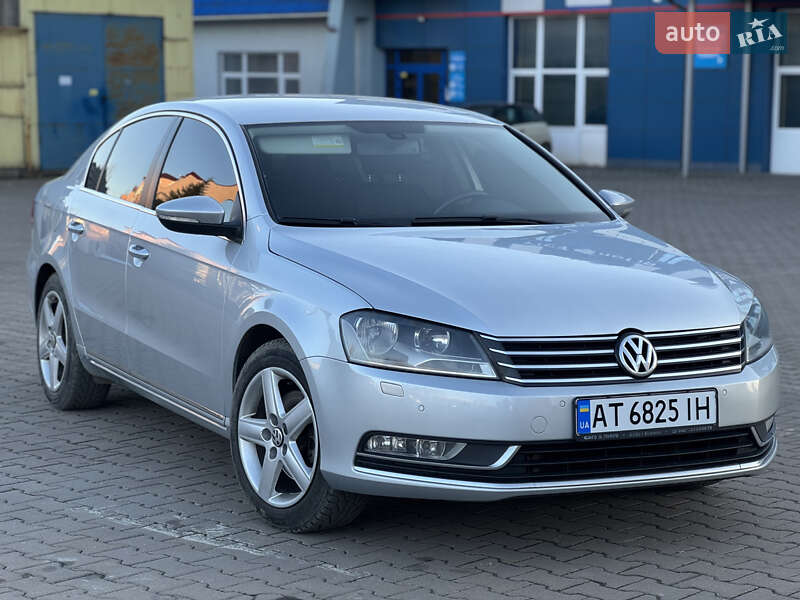 Седан Volkswagen Passat 2012 в Ивано-Франковске