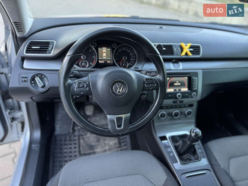 Седан Volkswagen Passat 2012 в Ивано-Франковске