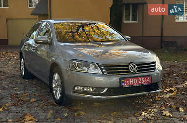 Седан Volkswagen Passat 2013 в Тячеві