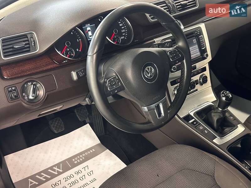 Седан Volkswagen Passat 2013 в Львове