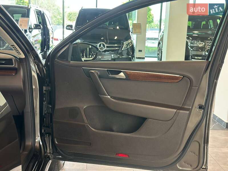 Седан Volkswagen Passat 2013 в Львове