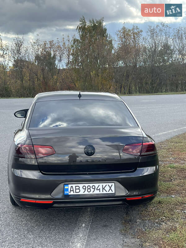 Седан Volkswagen Passat 2016 в Немирове