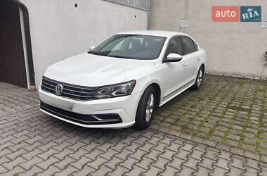 Седан Volkswagen Passat 2015 в Львові