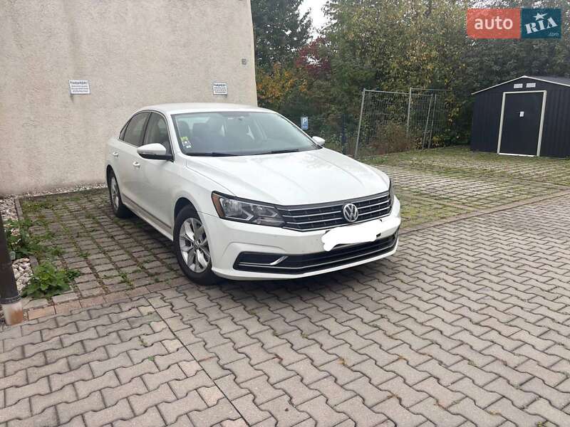 Седан Volkswagen Passat 2015 в Львове