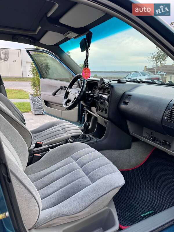 Седан Volkswagen Passat 1991 в Харькове